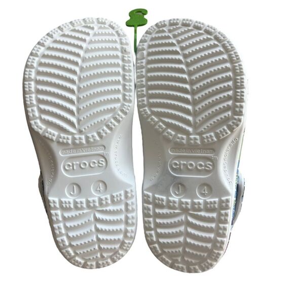 NWT Holiday Vineyard Vines Crocs Classic Clogs J4/ Women’s 6 Patchwork w/ Jibitz - Picture 3 of 9